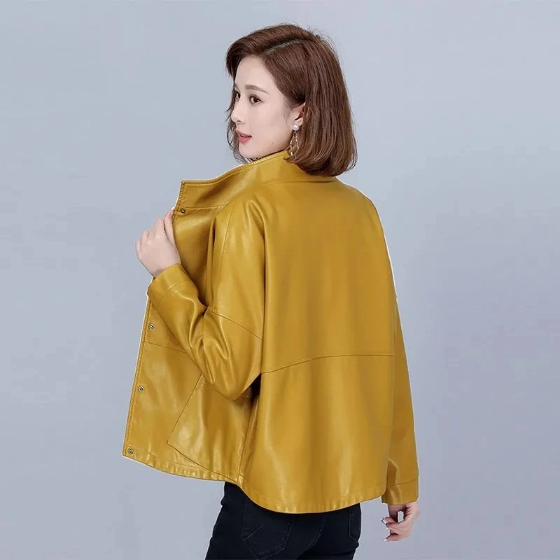 Jaqueta de couro pu preta com gola alta para mulheres, outono 2025, nova versão curta coreana, solta, casual, imitação de pele de carneiro