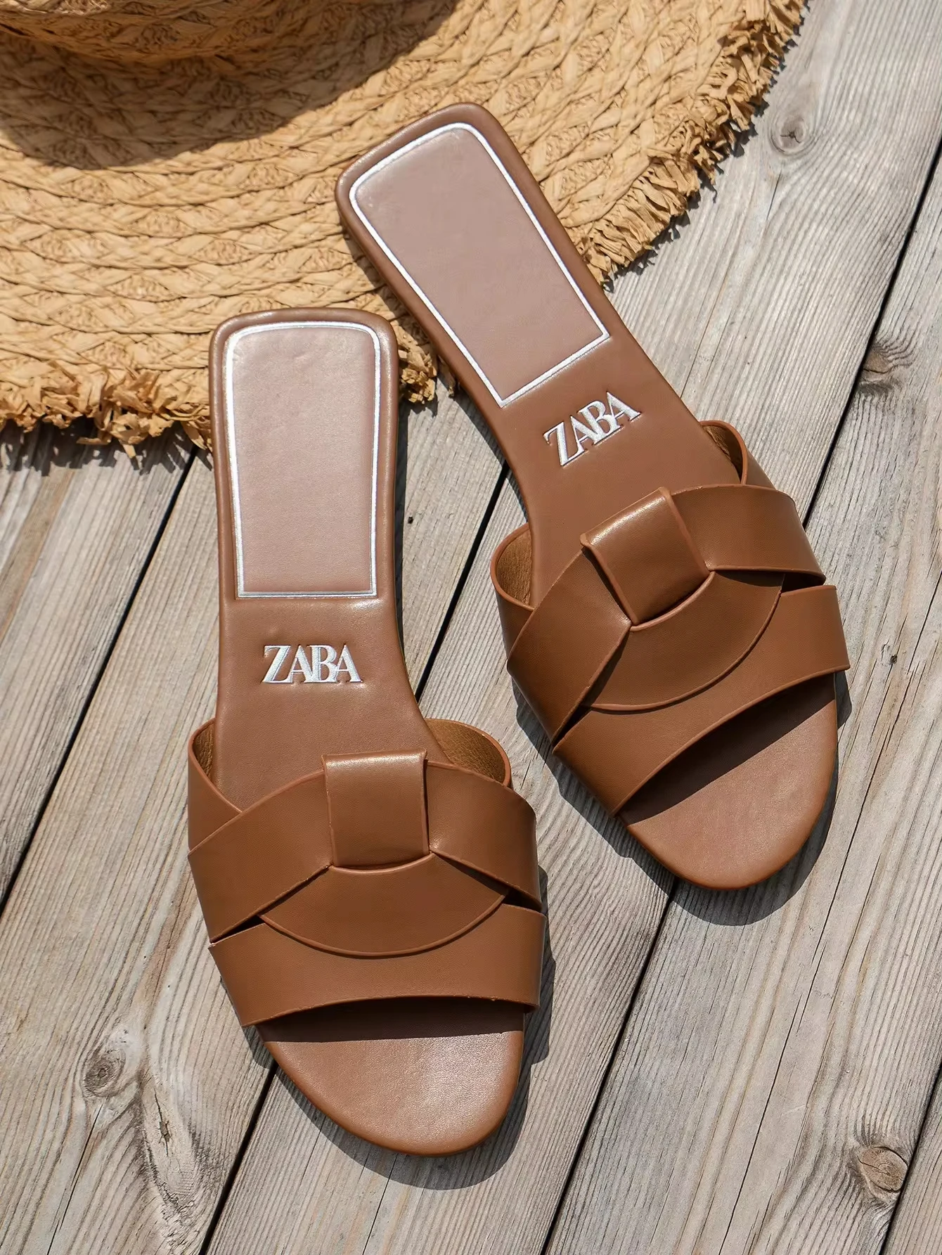 2024 New Women\'s Shoes Square Head Cross Flat Summer Sandals Simple Flip-flops Women Wear Slippers