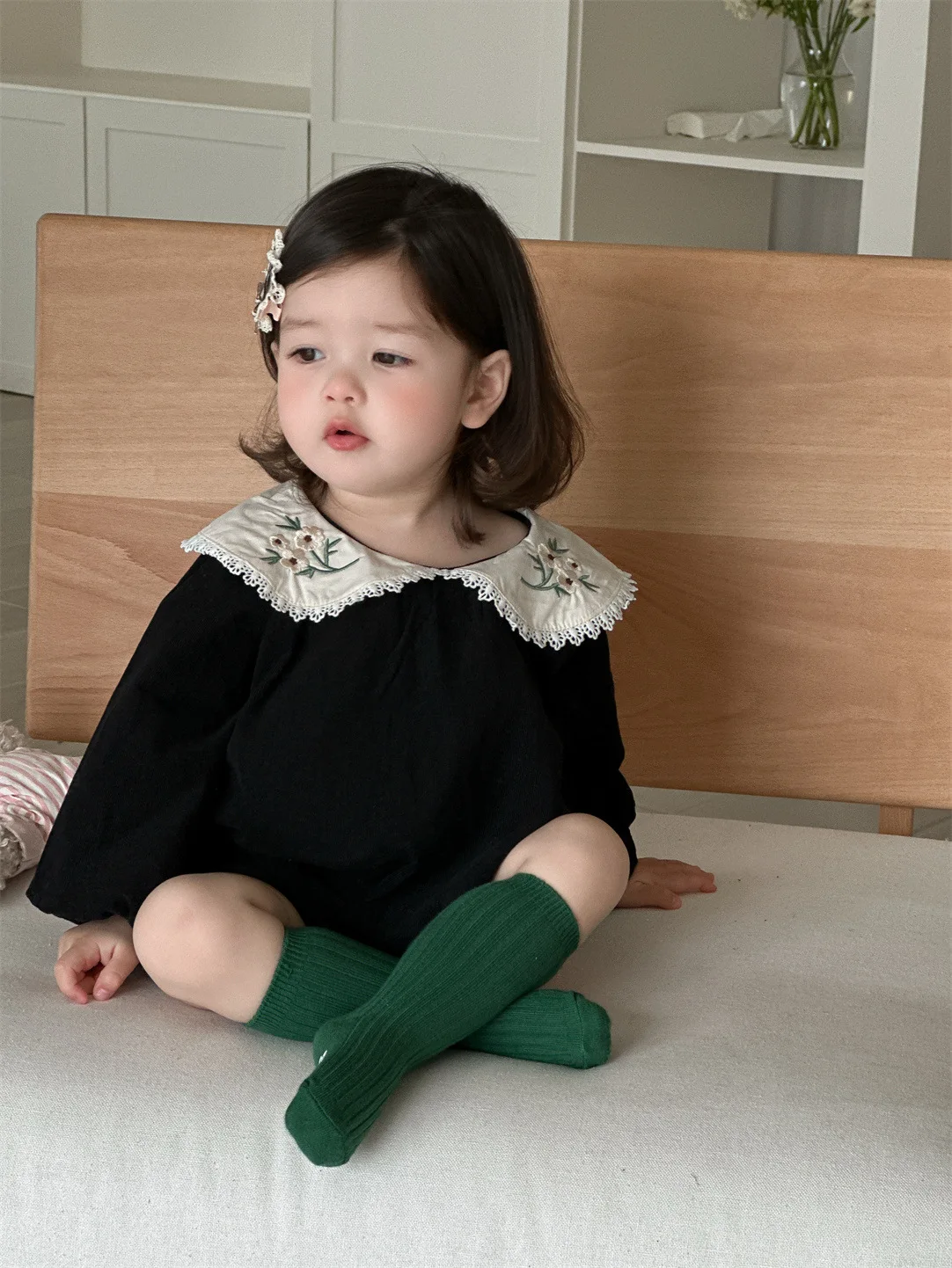 2025 ربيع جديد طفلة زهرة التطريز طوق ارتداءها طويلة الأكمام الوليد جمبسوت من القطن طفل الأميرة الملابس 0-24 متر