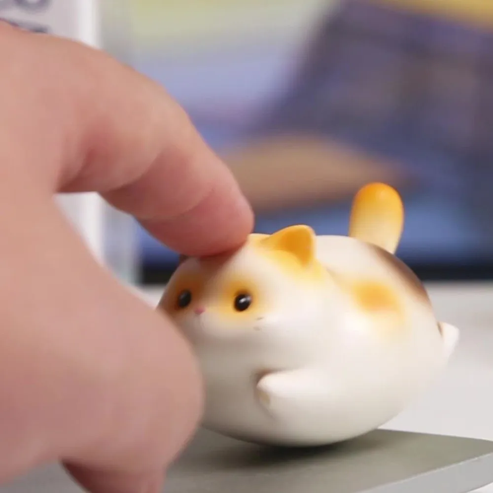 작은 고양이 인형 흔들리는 인형 만화 귀여운 고양이 레진 장식품 통통한 카와이 고양이 자동차 장식 선물