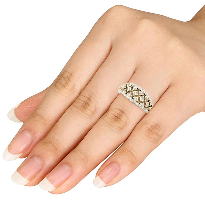 Huitan Delicate Graceful Rings with Sparkling Cubic Zirconia Trendy Opulent Engagement Jewelry for Women Chic Party Accessories