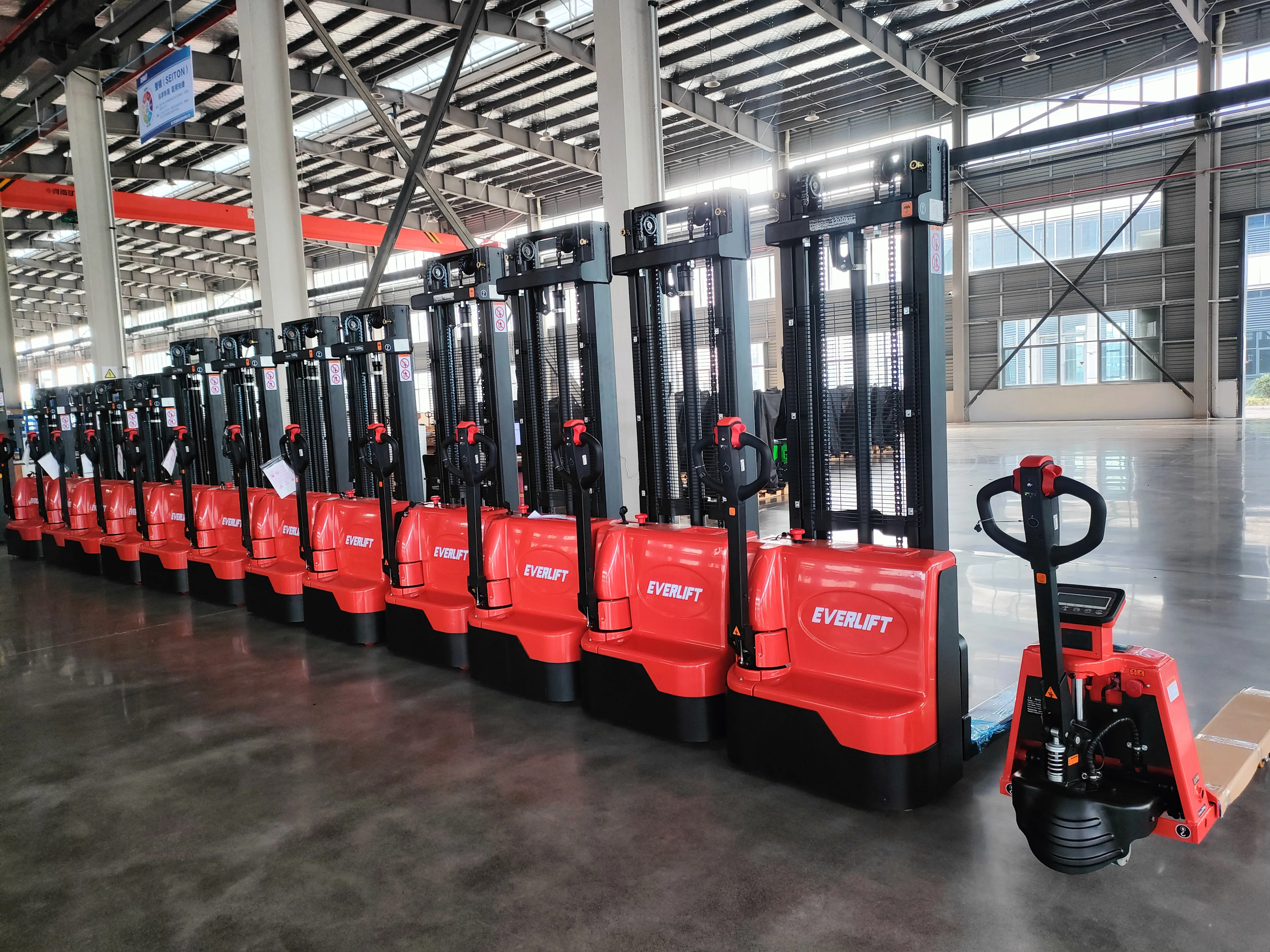1.5 Ton Electric Pallet Stacker 4M Lift Power Battery Forklift Safe Design Pallet Jack for Warehouse BuildingMaterial Shops