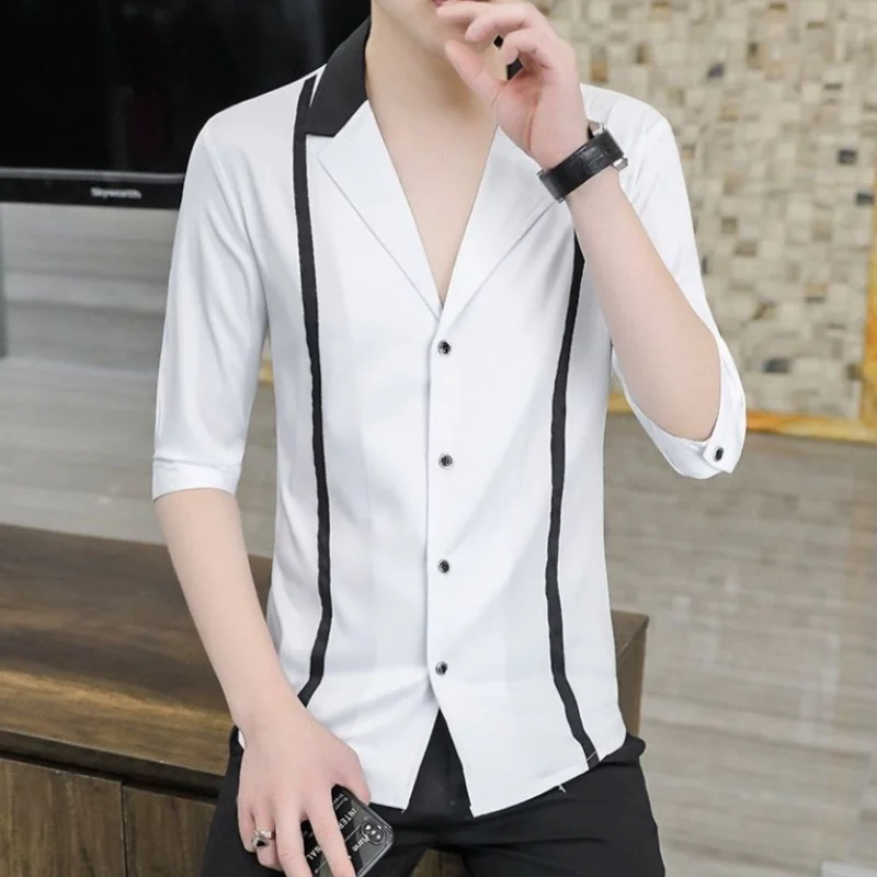 قميص صيفي أبيض وأسود متوسط الأكمام للرجال بقصة ضيقة كاجوال 3/4 كم قميص عالي الجودة موضة الأعمال قميص بأكمام طويلة