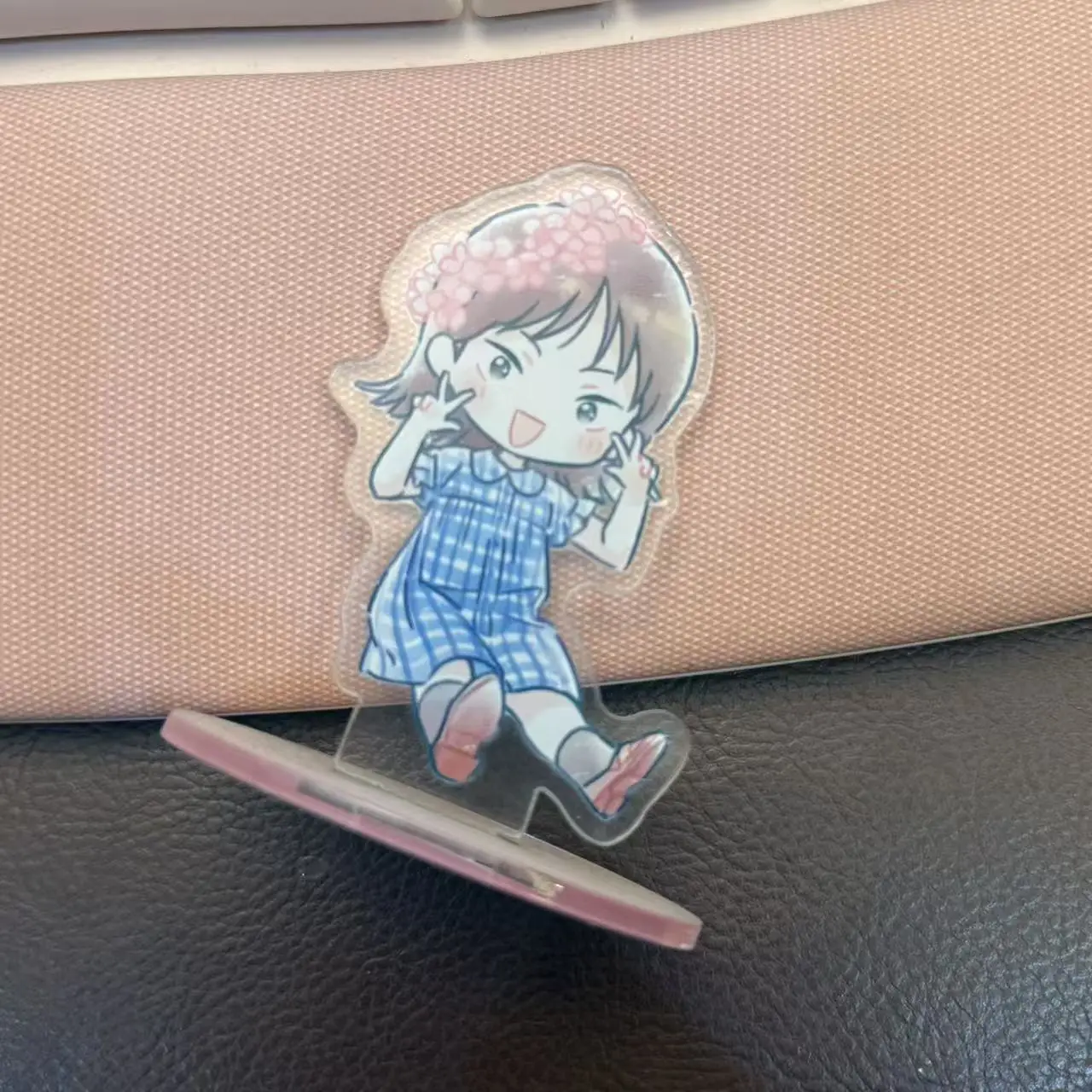 

Акриловая подставка Q Cute Girl Свяжитесь со службой поддержки клиентов для замены продукта