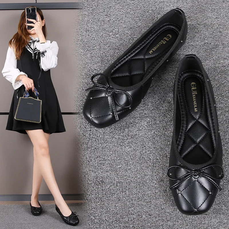 

Модная женская балетная обувь, новинка 2024, черные туфли на плоской подошве с заклепками, большая повседневная женская обувь на мягкой подошве с квадратной головкой