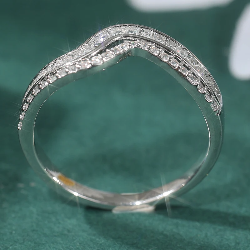 Glänzender silberfarbener Damenring mit eingelegtem weißem CZ, geometrischer Schmuck für den täglichen Gebrauch und Partys – Detail 4