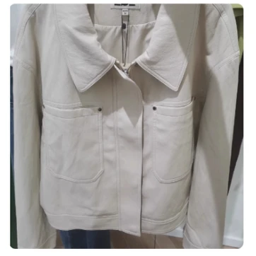 

Lagogo Fall 2025 Women's PU Leather Jaet in Beige Color with Commute Sle Long Sve Zipper Straight Cut Faion Top