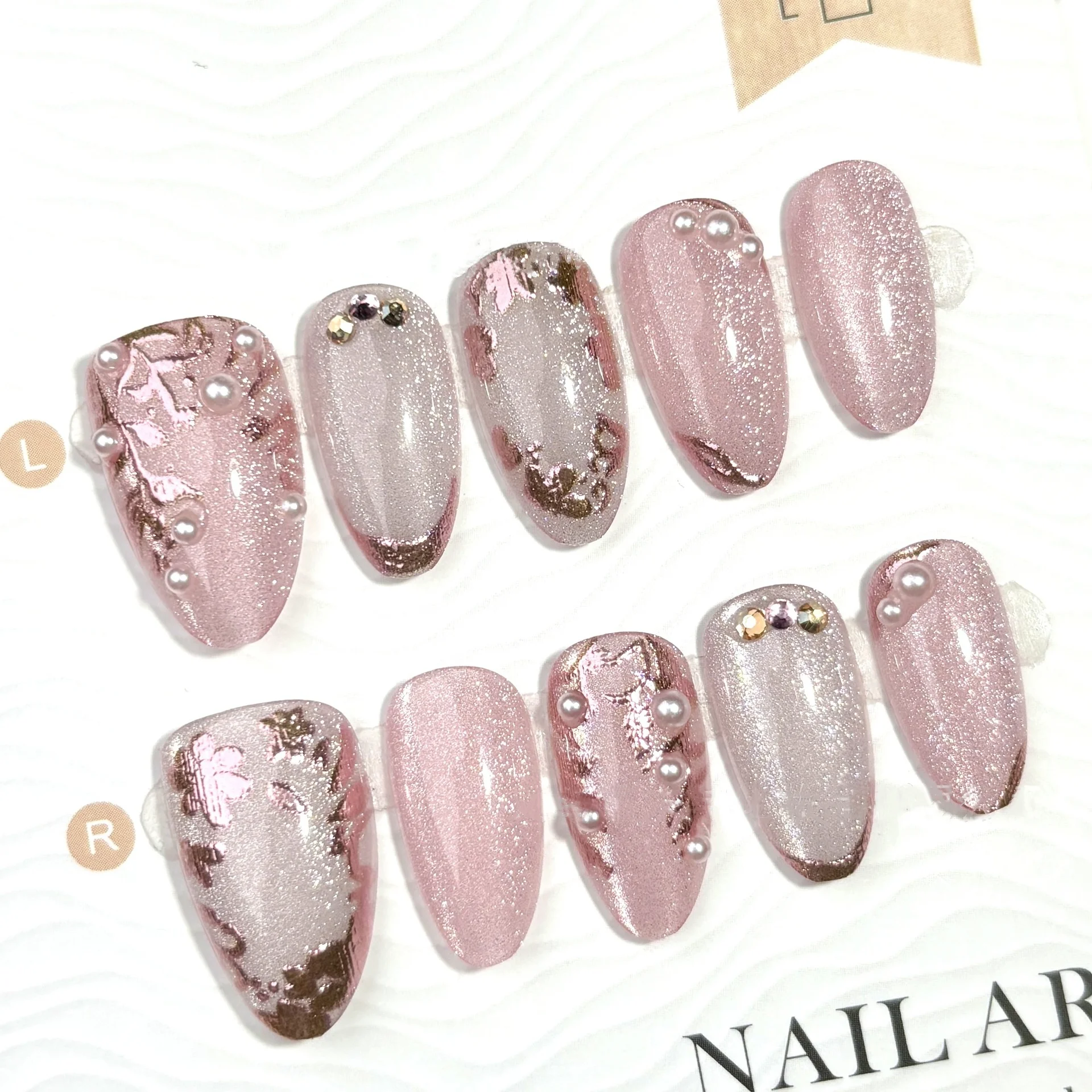 24 Uds. De uñas postizas con lazo dorado y rosa, uñas postizas con diamantes de imitación de ojo de gato rojo, longitud media, almendra, cubierta completa usable, puntas de uñas