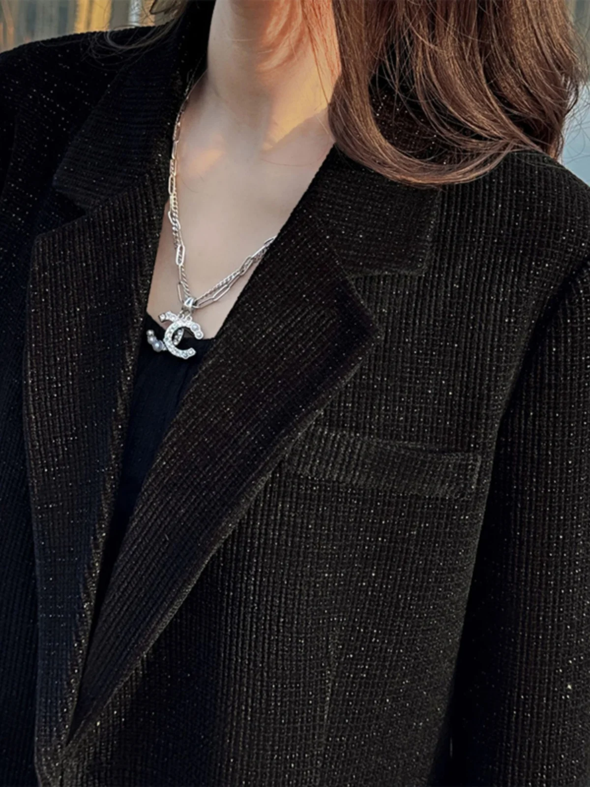 ชุดสูทผู้หญิงแฟชั่นต้านริ้วรอย ทรงหลวม กระชับสัดส่วน ดีไซน์หรูหรา คอลเลคชั่นใหม่ ฤดูใบไม้ผลิ 2025 แขนยาว ติดกระดุม