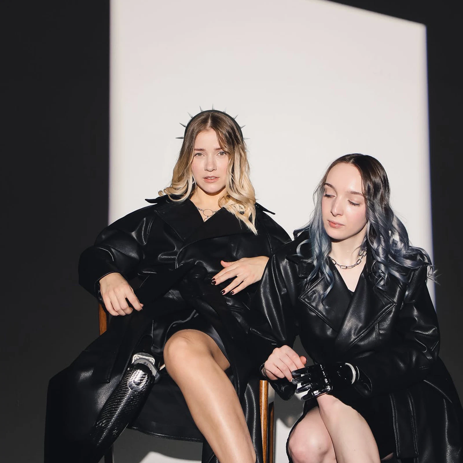 

Повязка на голову с заклепками в стиле панк, женская готическая повязка для волос с шипами для Хэллоуина, вечеринки, косплея, фестивальная одежда, нескользящая, удобная, легкая