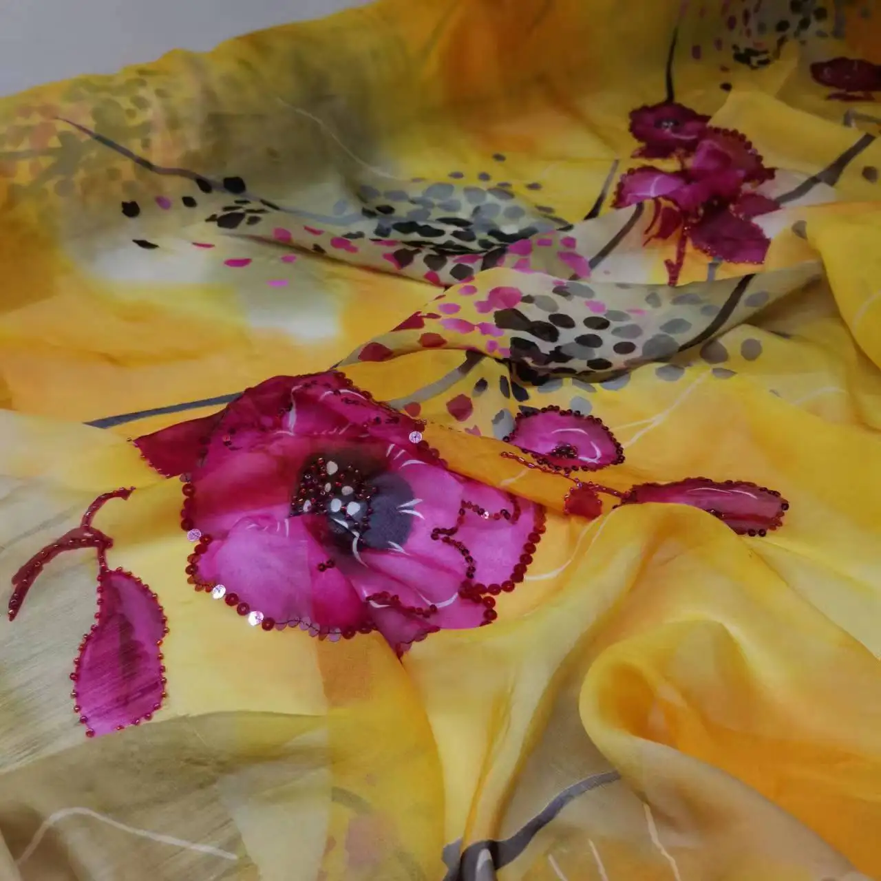 

138CM Wide 7MM Silk Sequins Chiffon Fabric Summer Thin Material for Shirt Dress Pants Pink Floral Printed on Yellow Fabric Y419