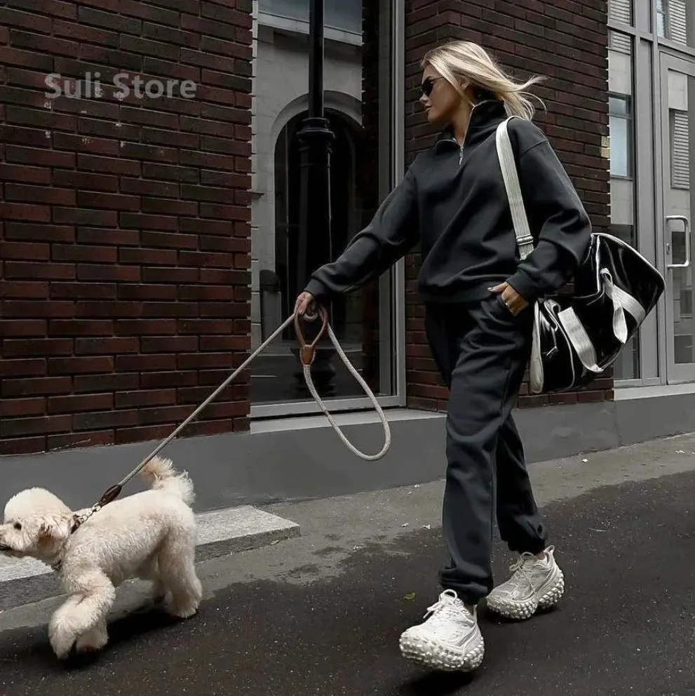 طقم مكون من قطعتين على الطراز الأوروبي والأمريكي 2025 جديد، سويت شيرت سميك وسراويل طويلة، ملابس صالة غير رسمية متعددة الاستخدامات للنساء