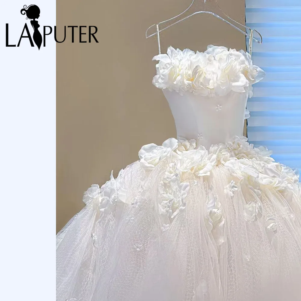 Robe de mariée blanche avec pétales de fleurs, épaules dénudées, robe de mariée bouffante avec pétales de fleurs 3D