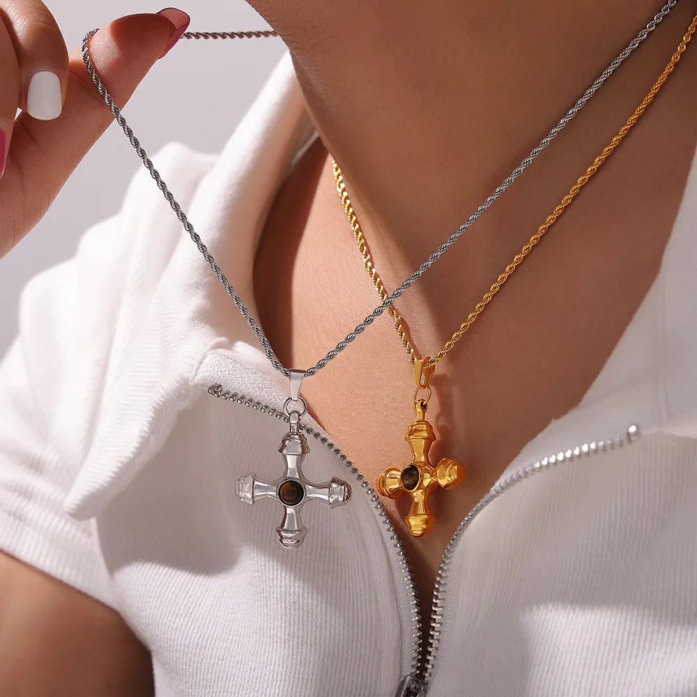 F.I.N.S Vintage Cross Stainless Steel Pendant Necklace Women's Gold-Plated Chain Black Agate Necklace Waterproof Fashion Jewelry