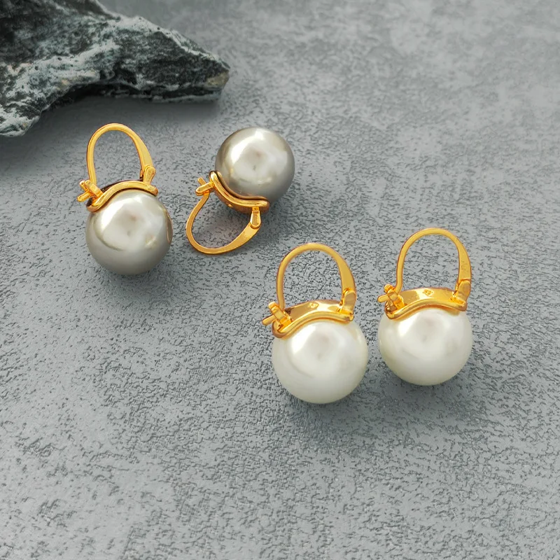 Imitation glass pearl earrings fashionable and simple ladies exquisite high-gloss beads retro female accessories 2024