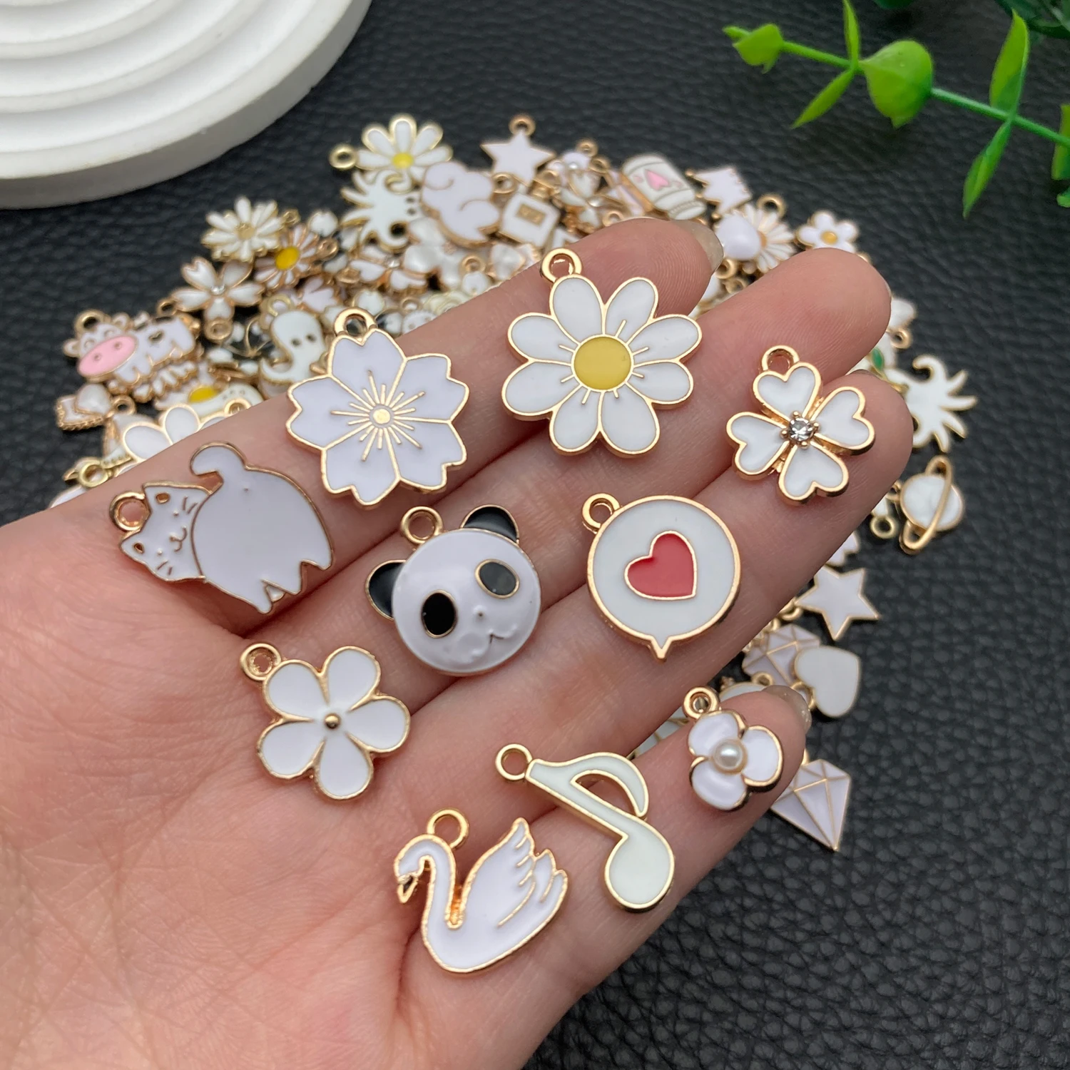 

20/50/100pcs Adorable Alloy Oil-Dipped Charms! – Treasure Trove of DIY Jewelry Supplies with Floral & Animal Designs