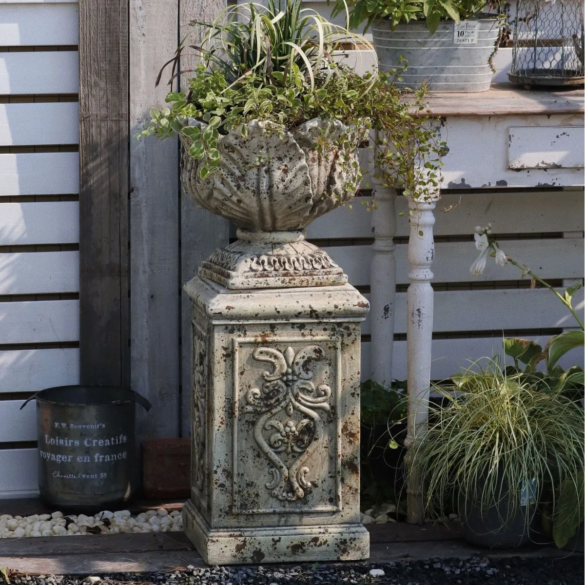 HYS European retro rust petal flower pot Roman column Outdoor plant planting Garden decoration Ornament Crafts