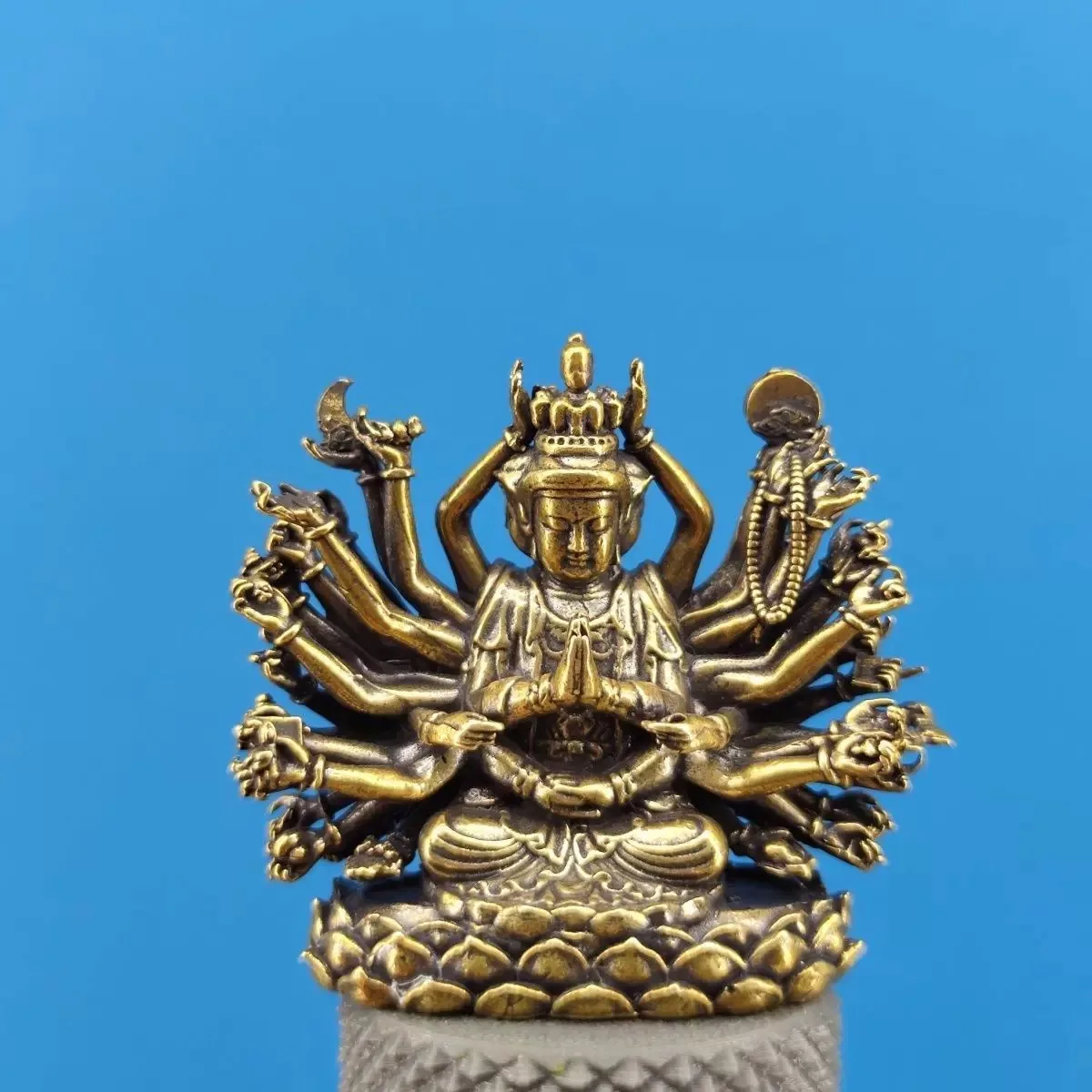 

Chinese Buddhism Thousand-hand Bodhisattva Brass Cundi Copper Guanyin Statue Home Decor Buddha Statue