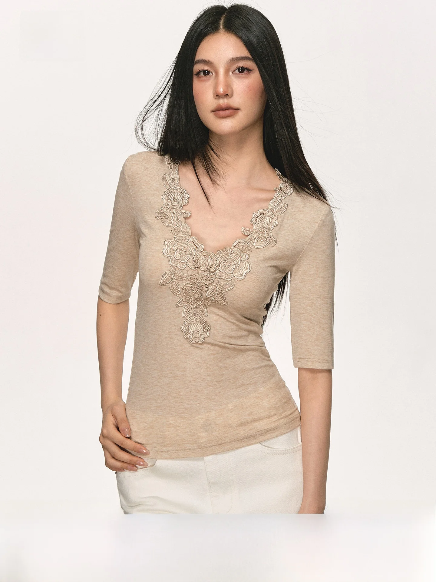 

Женская летняя футболка Anna Aneae из шелка и шерсти с кружевной отделкой, приталенный крой, модный французский стиль, V-образный вырез