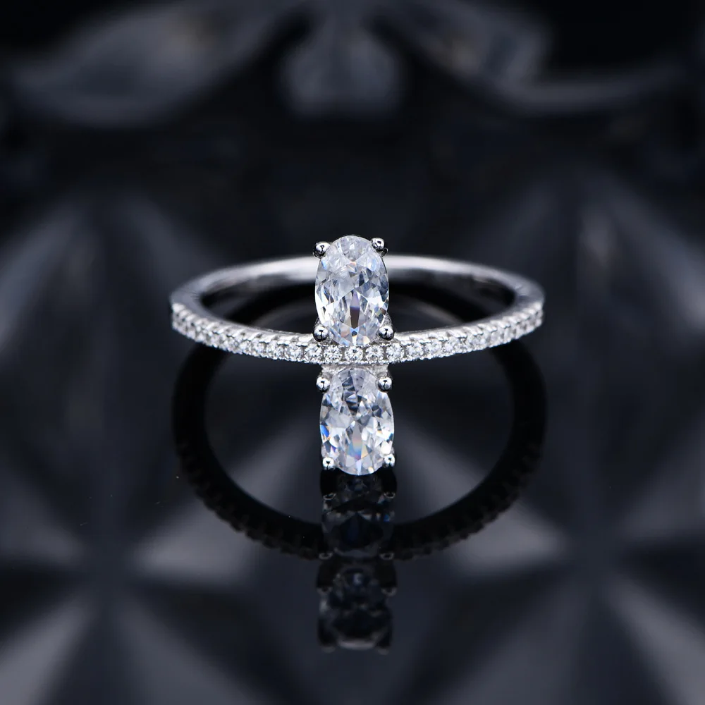 Fashionable and Luxurious Double Main Diamond 4 * 6mm Oval Four Claw Inlaid Ring 925 Silver High Carbon Diamond Jewelry