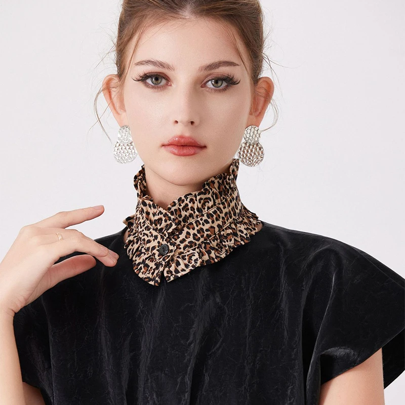

Elegant Ladies Neck Scarf Leopard Pleated Stand Up Collar Shirt Sweater Decorative Detachable Ruffles False Collar Necklace