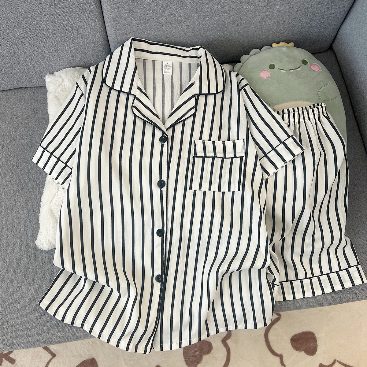 Pyjama d'été pour femmes, short à manches courtes à rayures fines, doux et mignon, peut être porté à l'extérieur en été, ensemble deux pièces pour la maison