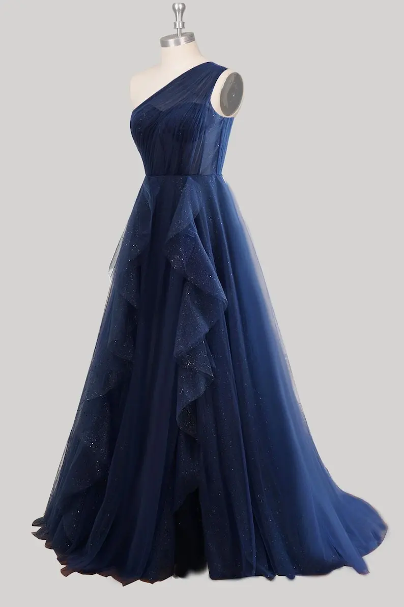 Maßgeschneidertes glitzerndes, marineblaues langes Ballkleid aus Tüll mit einer Schulter, elegantes Party-Abendkleid für Damen