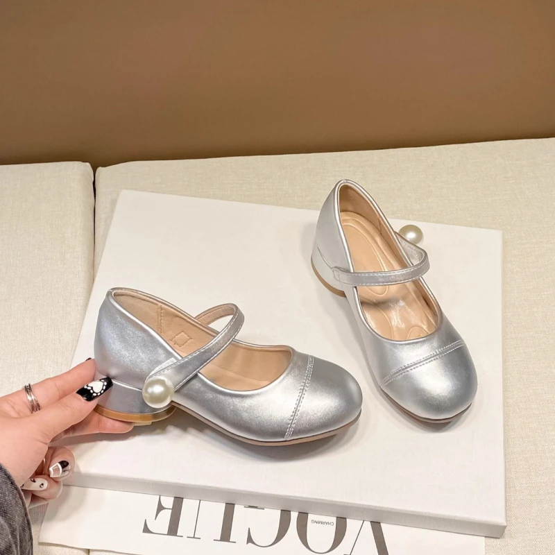 Mädchen Mary Jane Schuhe 2026 Neue Sommer Kinderschuhe Weiche Sohle Einfach Klassisch Party Hochzeit Barfuß Alltags-Tragbarkeit – Detail 4