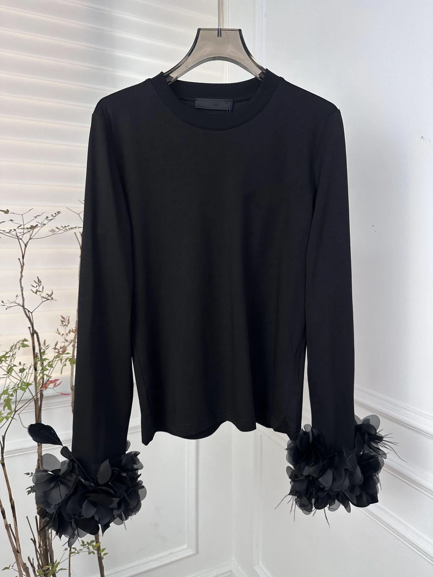 Early spring new lace long-sleeved T-shirt