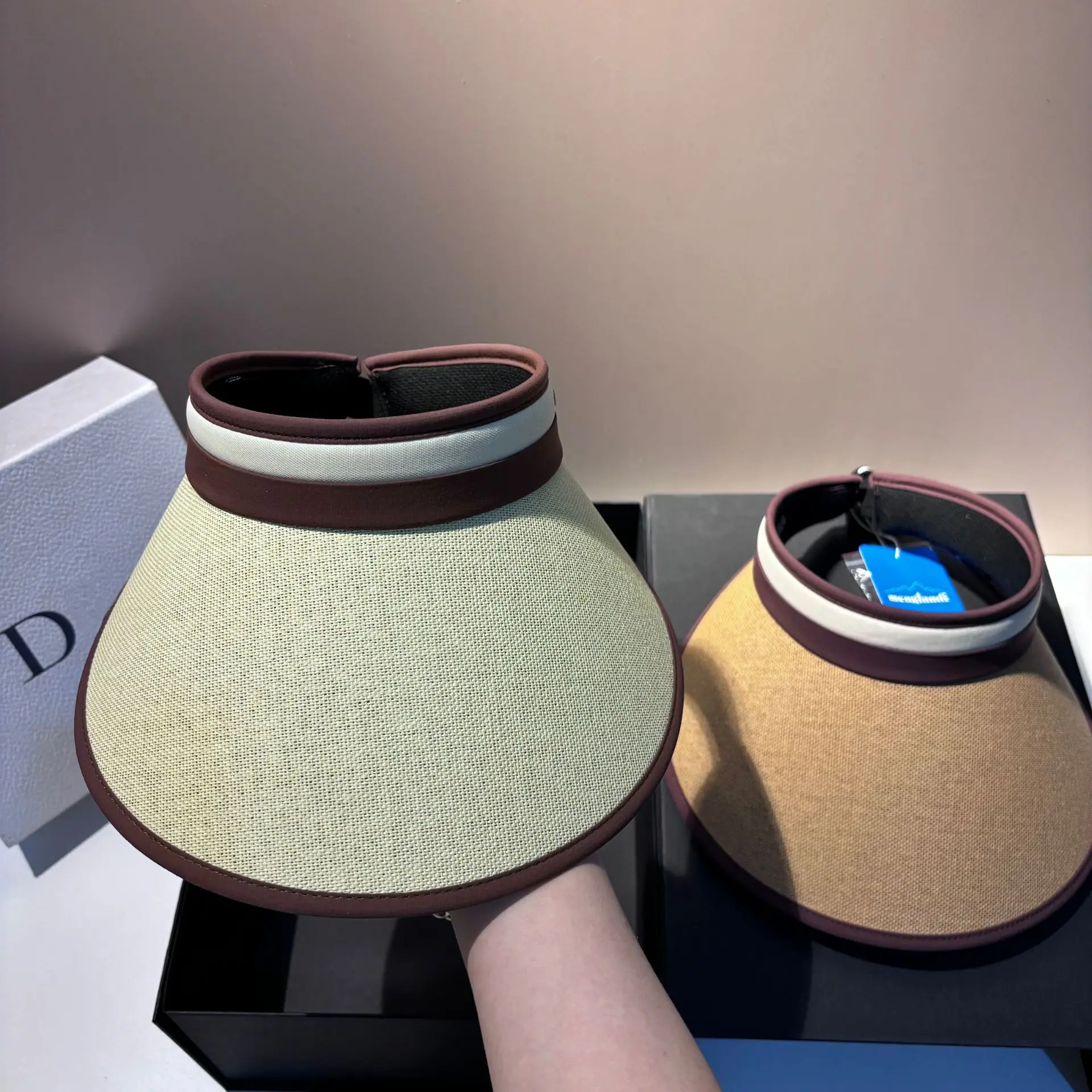 قبعة نسائية مخططة من الفينيل بحافة كبيرة للصيف للحماية من الأشعة فوق البنفسجية، نوع عصابة رأس مجوفة للشاطئ، مظلة خارجية قابلة للطي