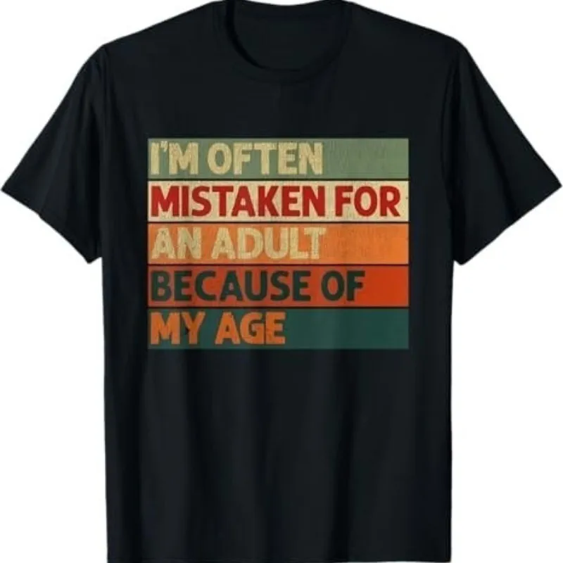 Camiseta divertida con la frase: A menudo me confunden con un adulto debido a mi edad