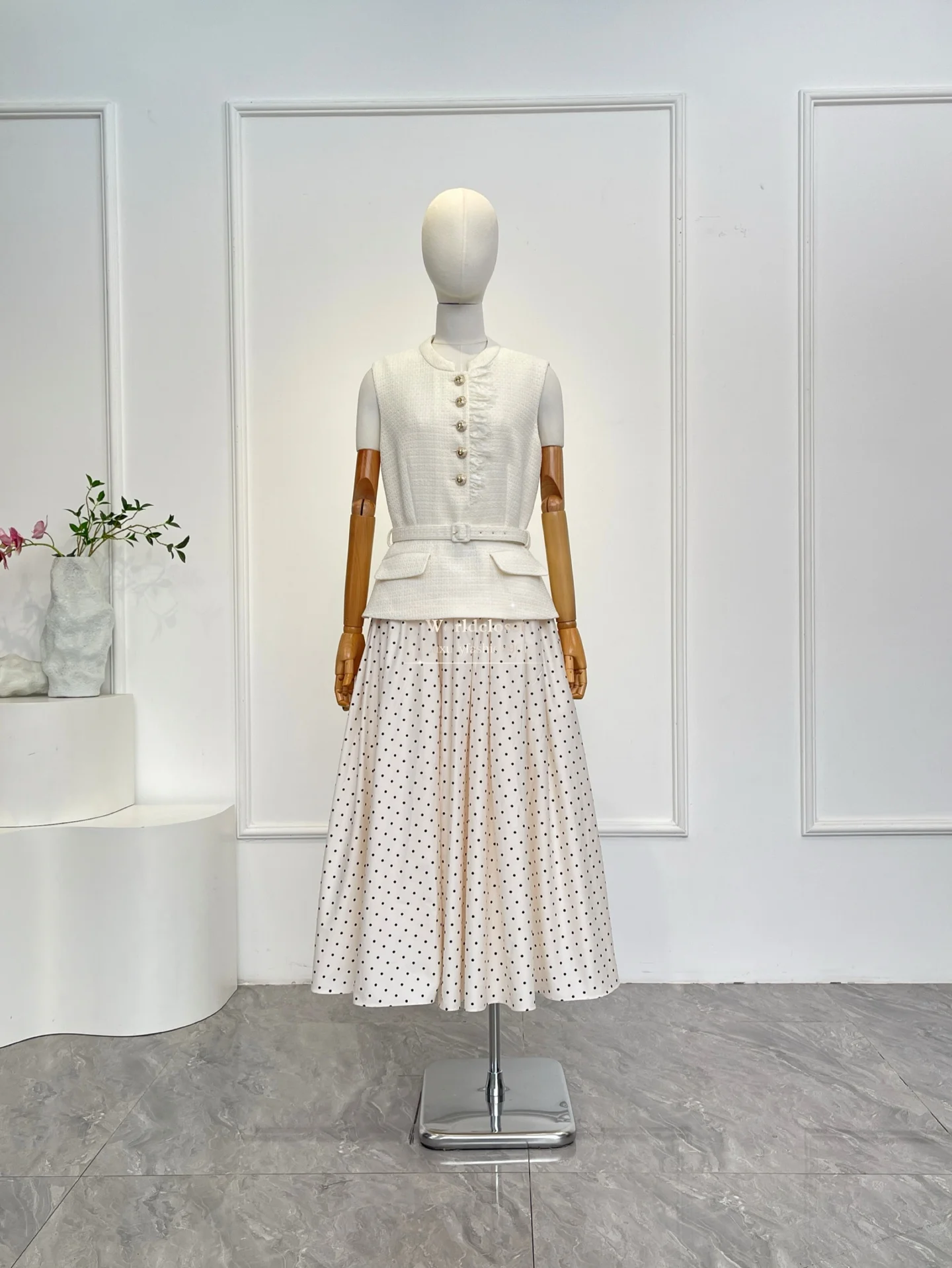 

Dot Print Midi Wedding Dresses 2026 Elegant White Tweed Sleeveless Black for Party