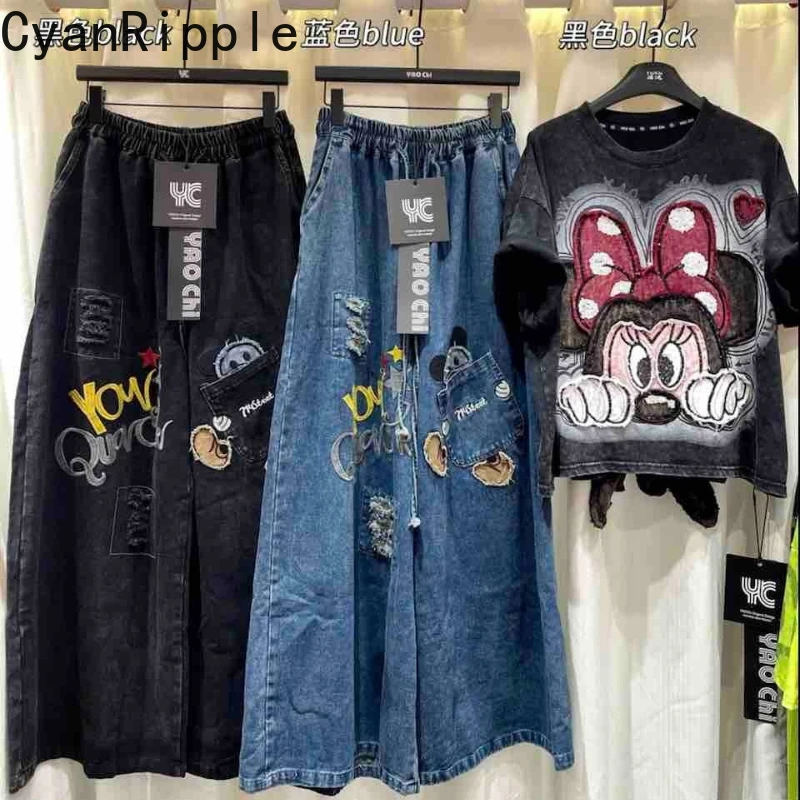 

Модные женские джинсы: Новинка весны-лета, повседневные джинсовые брюки с вышивкой Микки, на резинке, широкие прямые штанины