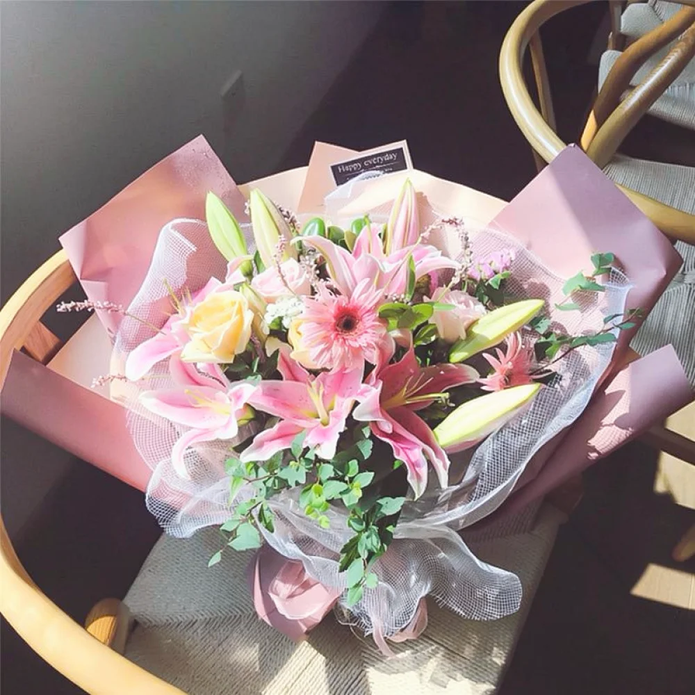 The Florist Supply Shop - กระดาษกันน้ำสองหน้าสำหรับตกแต่ง ใช้ห่อดอกไม้ ห่อช่อดอกไม้ บรรจุภัณฑ์ของขวัญลายดอกไม้สองสี อุปกรณ์สำหรับร้านดอกไม้
