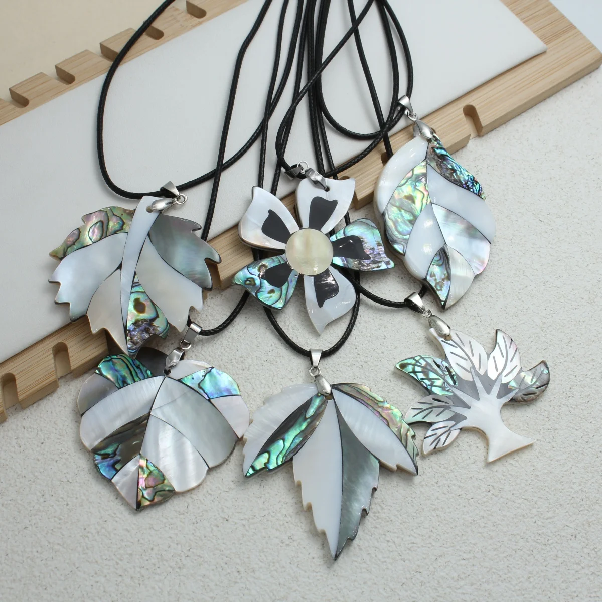 

Various styles of natural popular shell necklaces for jewelry DIY jewelry accessories accessories