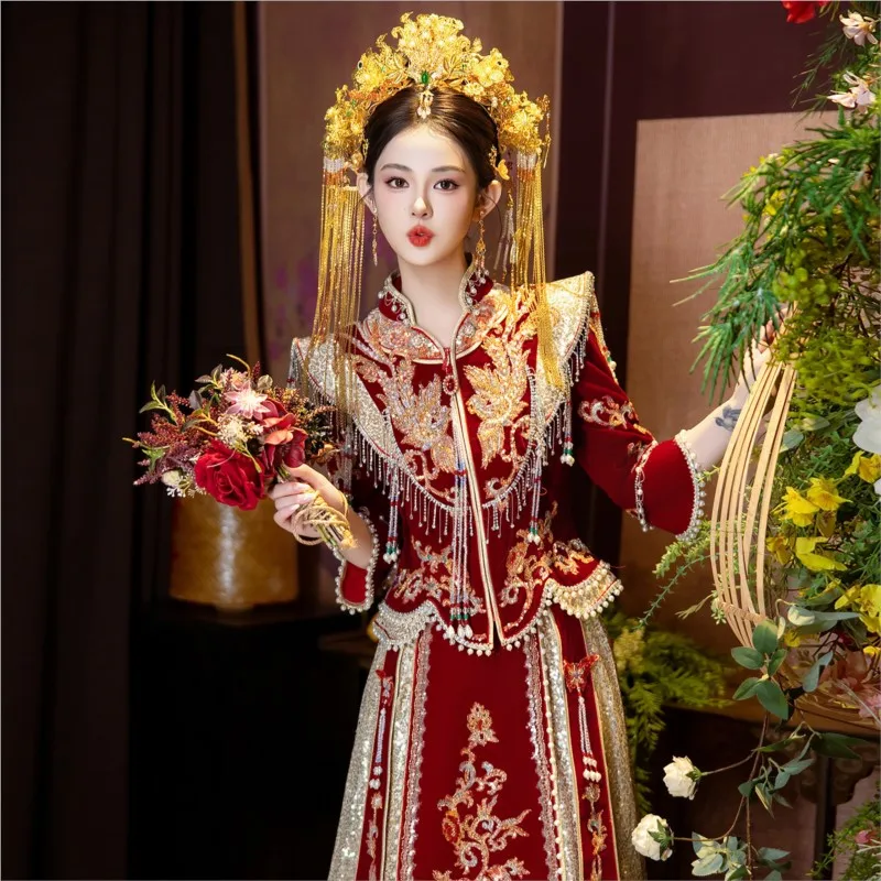 

The new Chinese-style wedding dress and toasting from Heavy Industry
