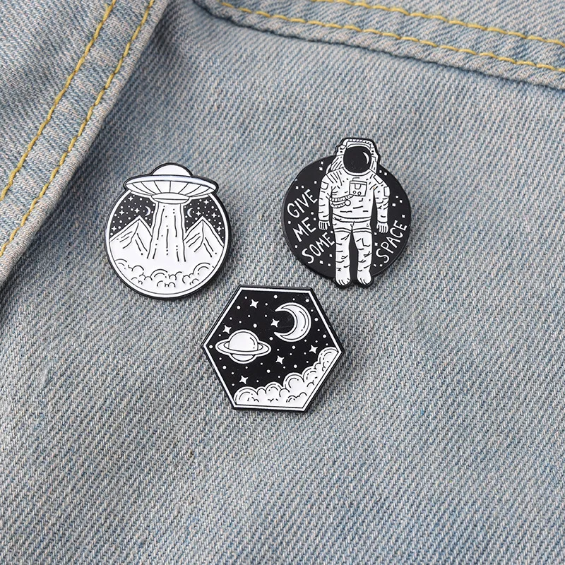 Astronaut spacecraft with starry sky design Design Metal Enamel Brooch Creative Personality Badge Best Friend Gift Pin