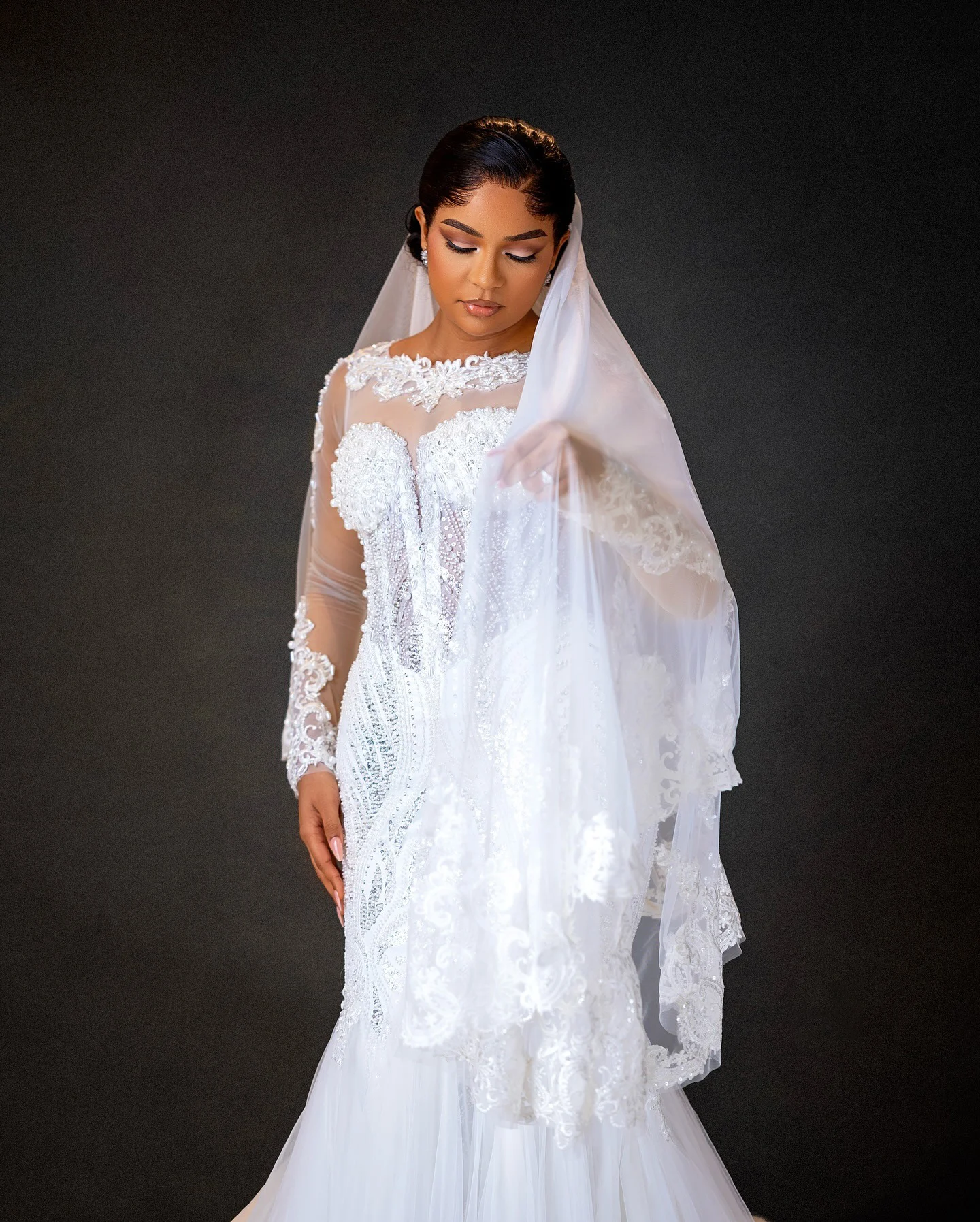Gorgeous Mermaid Wedding Dresses Long Sleeves Shining Applique Sequins Bead Customized Button Back Sweep Train Vestidos De Novia