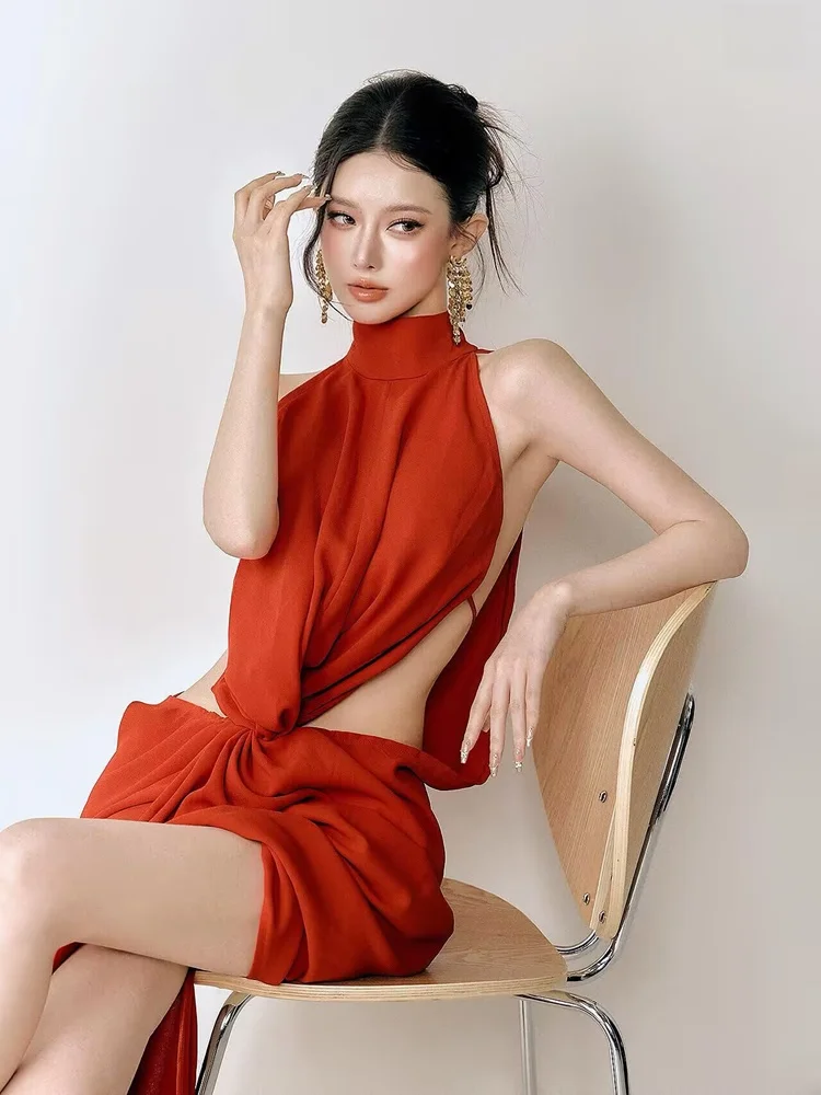 

2026 Studio Theme New Fashionable Minimalist Red Color High-End Portrait Photography Art Clothing Stage Performance Ethnic Wear