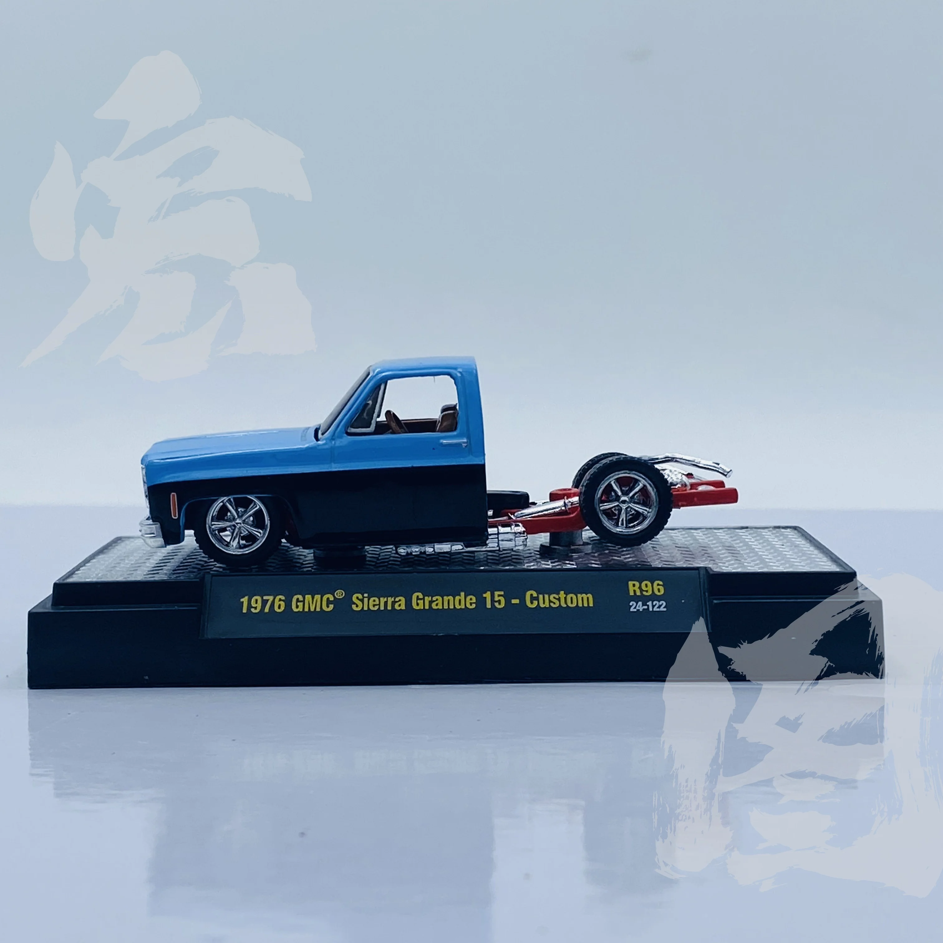 M2 Machines  1/64 1976 GMC Sierra Grande 15 - Custom Collection Alloy car model toys