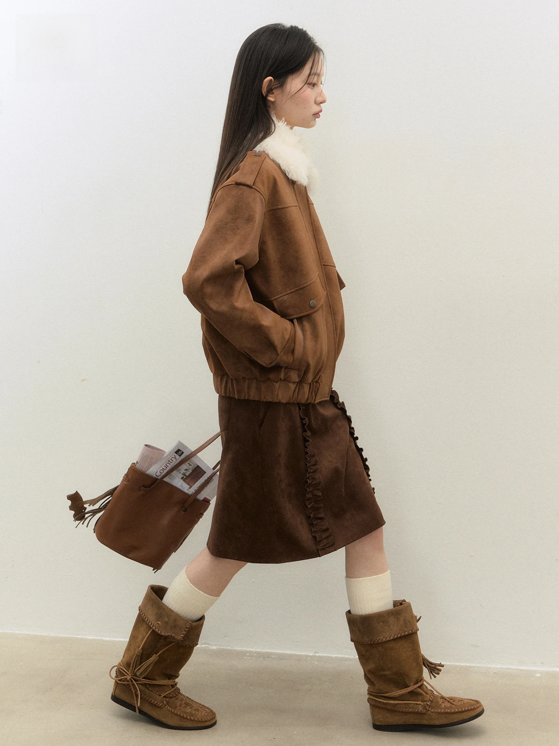 Casaco Feminino Freedom Baren Scenic de Couro de Porco com Gola Destacável em Cor Contrastante, Acolchoado, Quente e Solto com Fechamento em Zíper