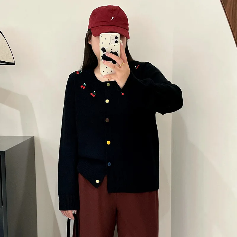 FRYAY LAB Oversize'owy damski sweter z okrągłym dekoltem i haftem, damska kurtka z długim rękawem, luźny kardigan z dzianiny na jesień 2025, modny