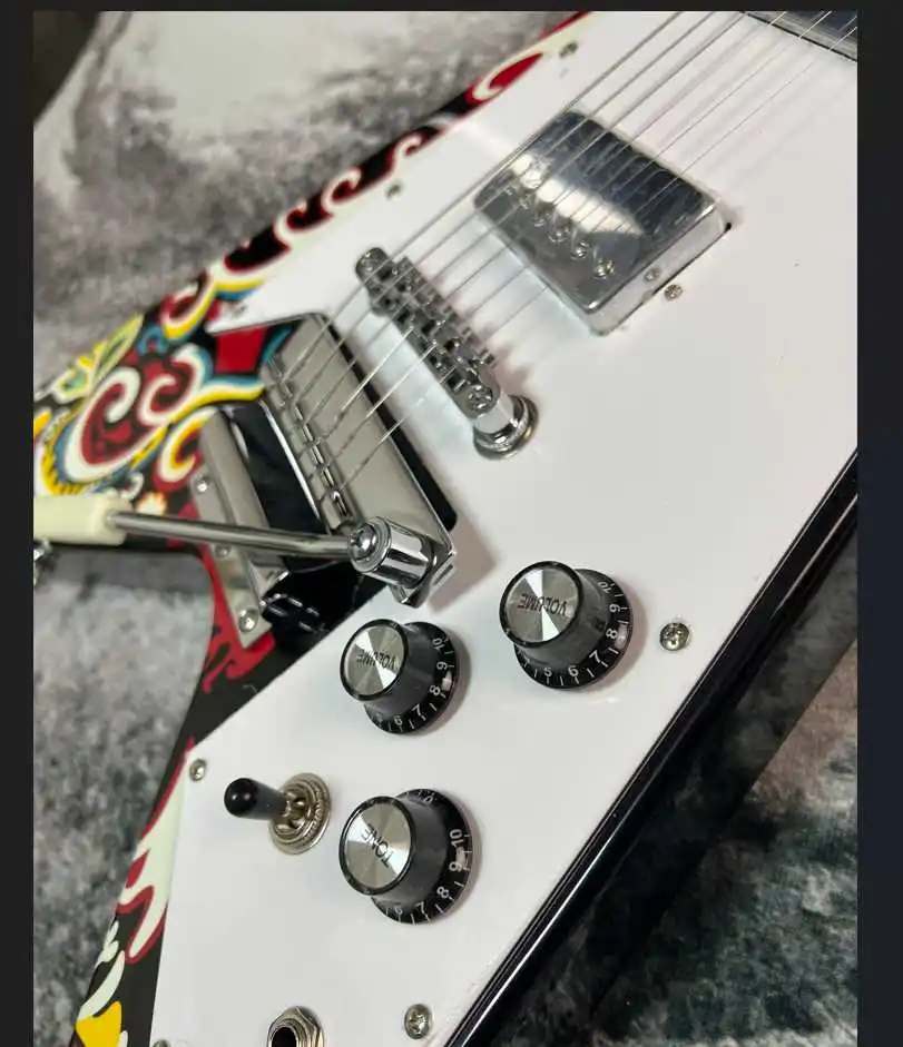 Painted Pattern Electric Guitar Rosewood Fingerboard Long Pull Plate with Jade Buttons, Tremolo System for Rock Music