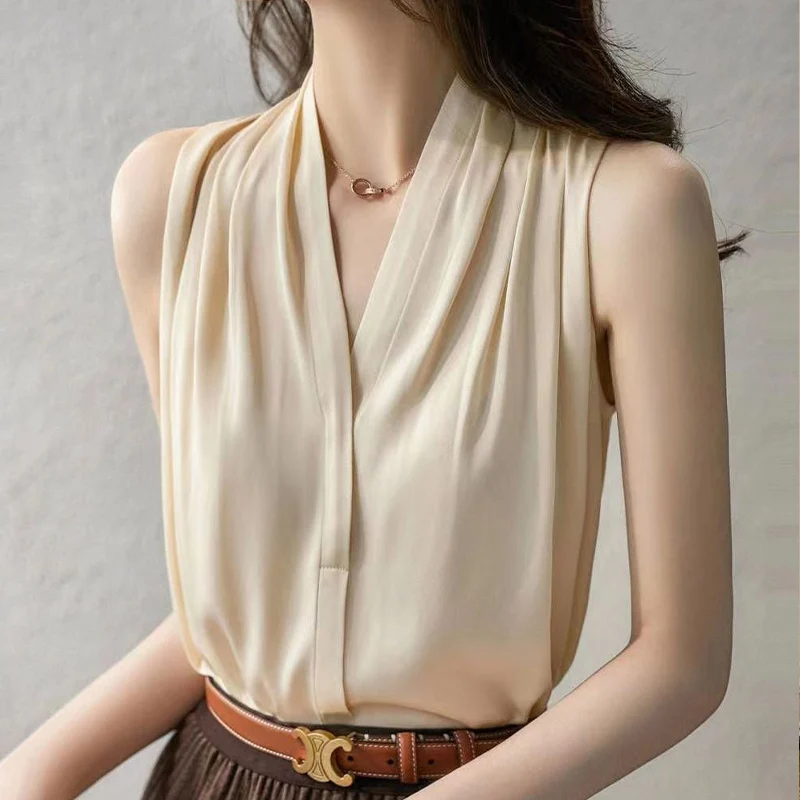 French Style Elegant Temperament Halter V-neck All-match Sleeveless Shirt Summer New Fashionable Casual Original Design Lady Top