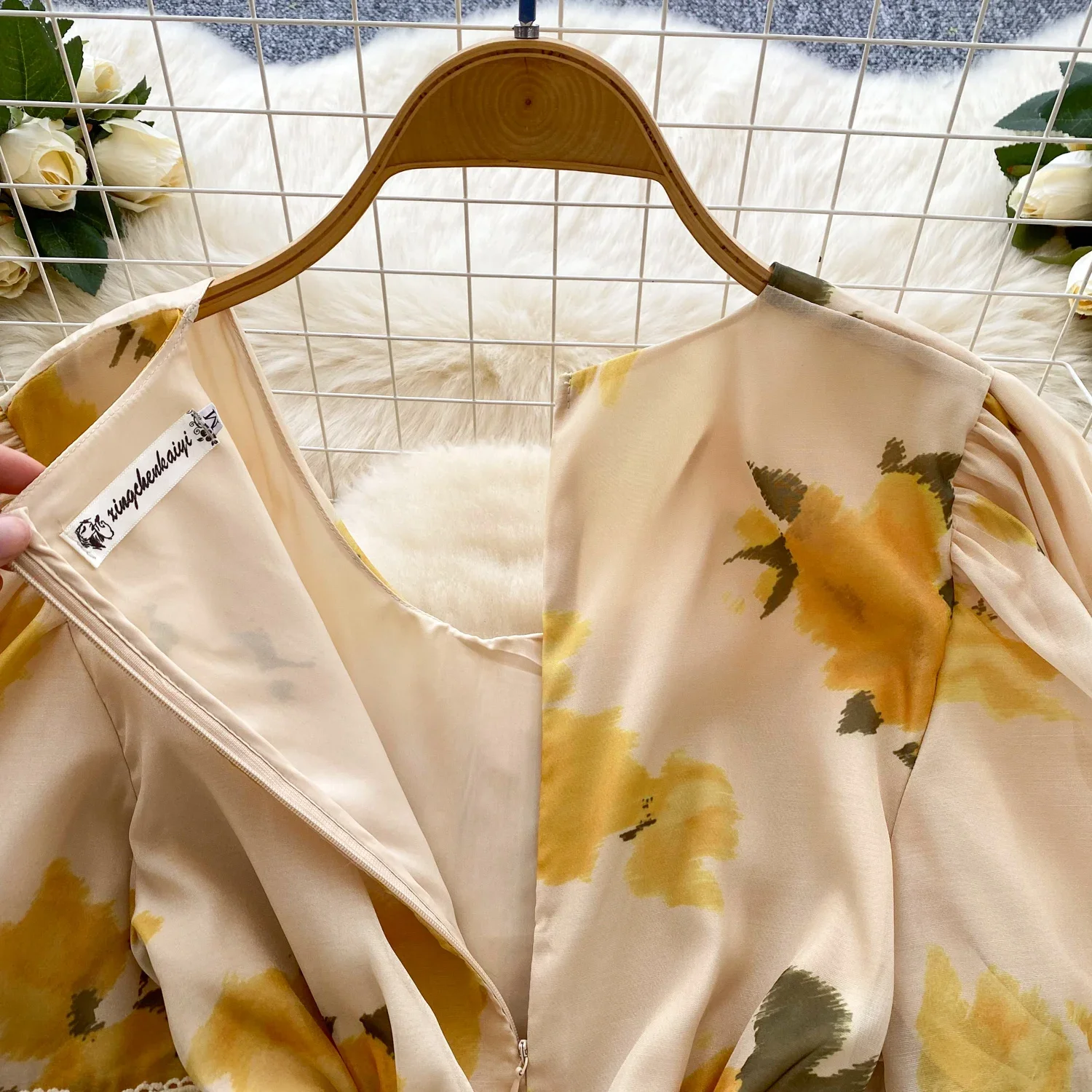 Elegant casual V-neck retro Short Sleeves chic slim fit A-line dress French fashion holiday high street spring clothing