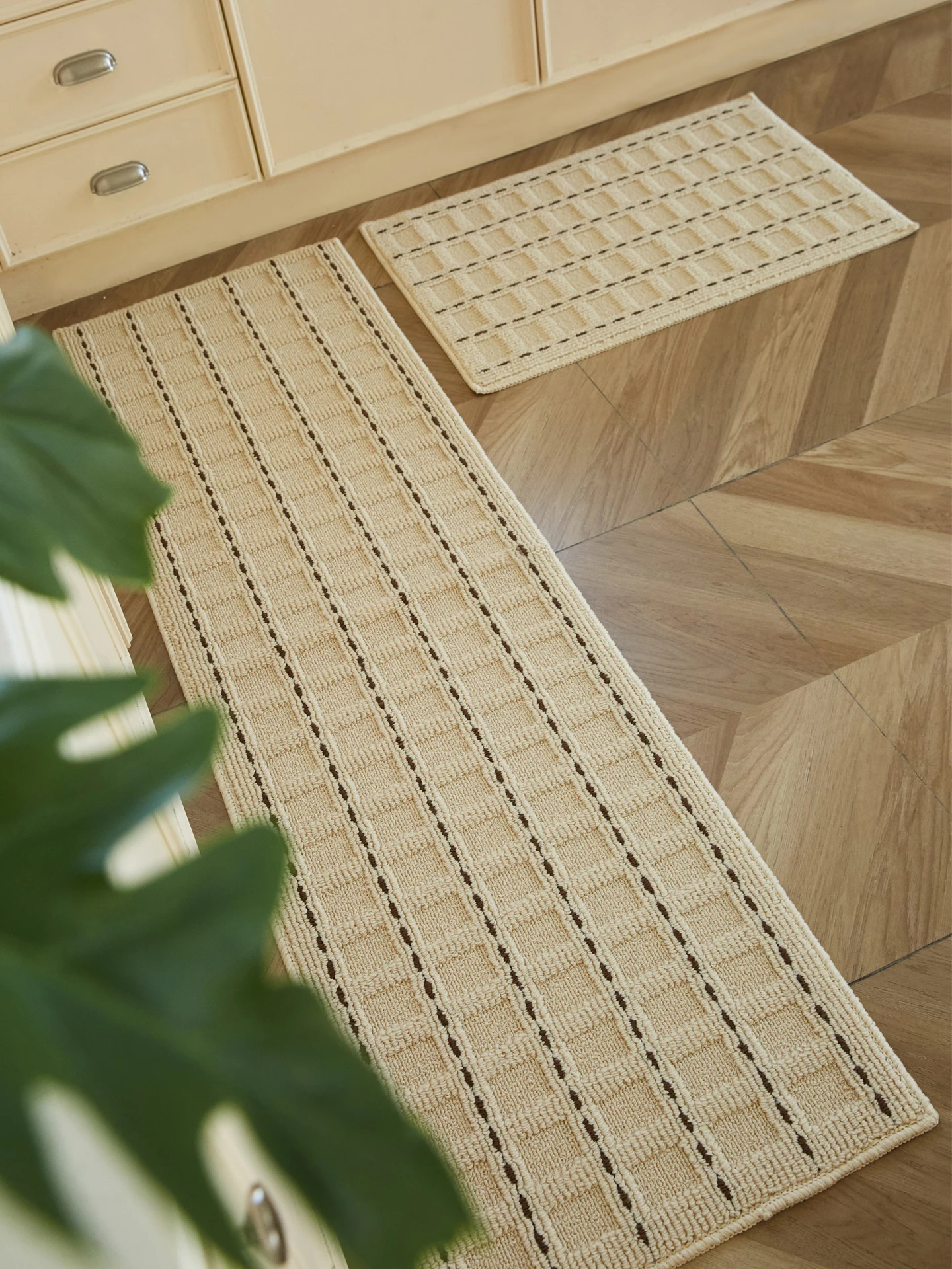 Kitchen Mat Anti-Slip Oil Resistant Long Strip Absorbent Wear-Resistant Entrance Carpet Non-Slip Floor Rug for Home Use