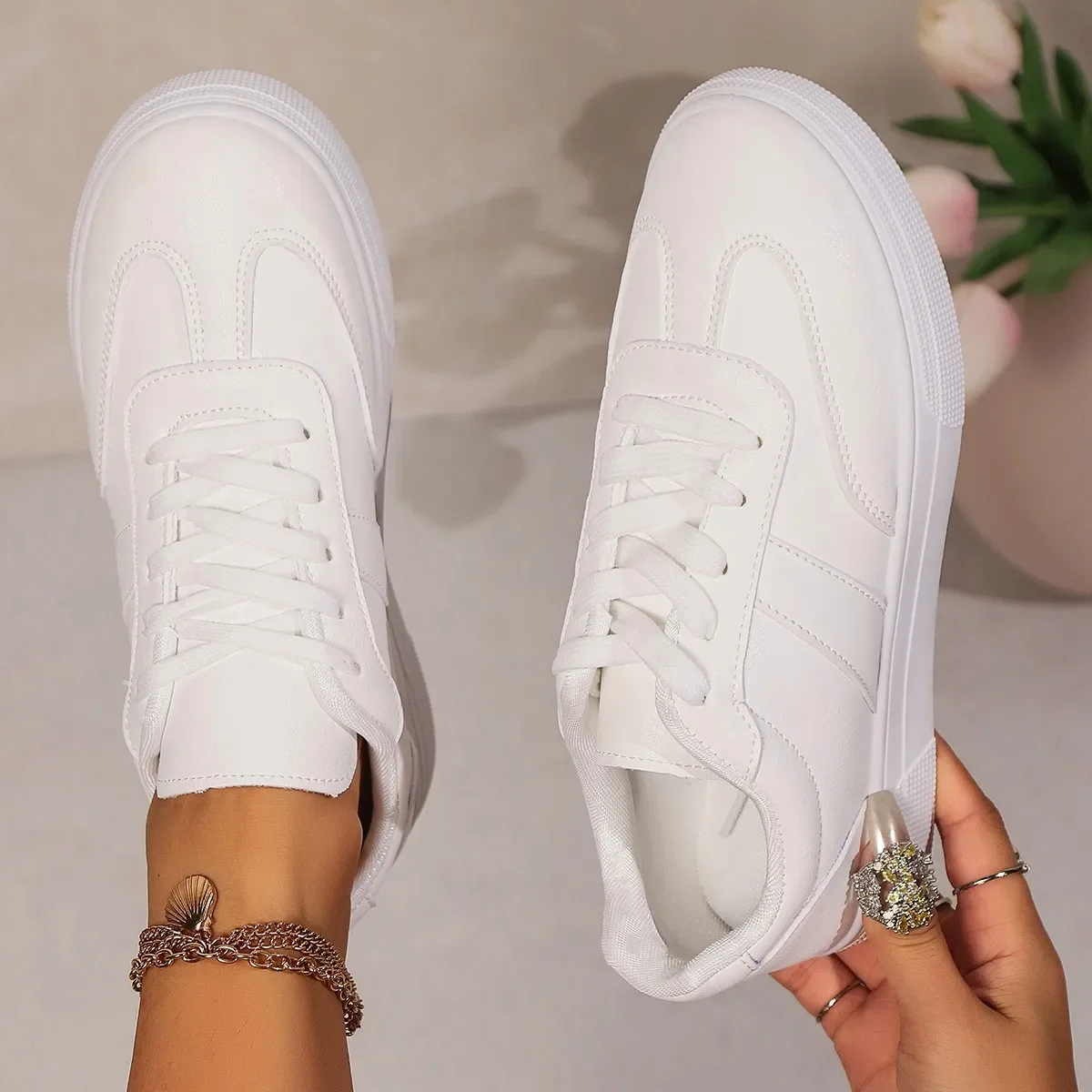 New Hot Selling Fashion White Sneakers Women Hot Casual Skate Flat Shoes for Women Spring Lace Up Casual Leather Sneakers Female