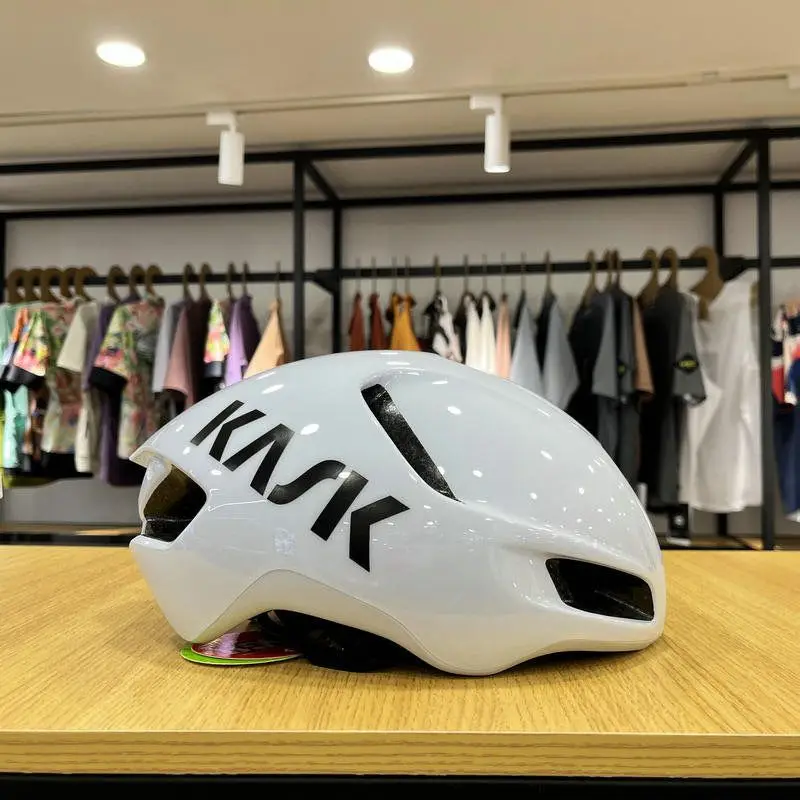 �y�Z�[�����zKASK Utopia Y Aero ���[�h�w�����b�g Octofit+ Resistex �J�[�{�� �y�� �ʋC�� �T�C�N�����O ���S�X �v���t�F�b�V���i�� ���[�X�M�A
