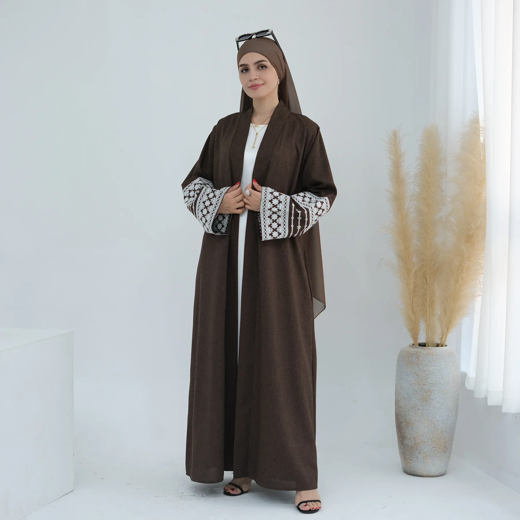 

Womens Embroidered Dubai Elegant Cardigan Robewith Full Length Dress Casual Dubai Spring/Summer Islamic Muslim Prayer Dress 2024