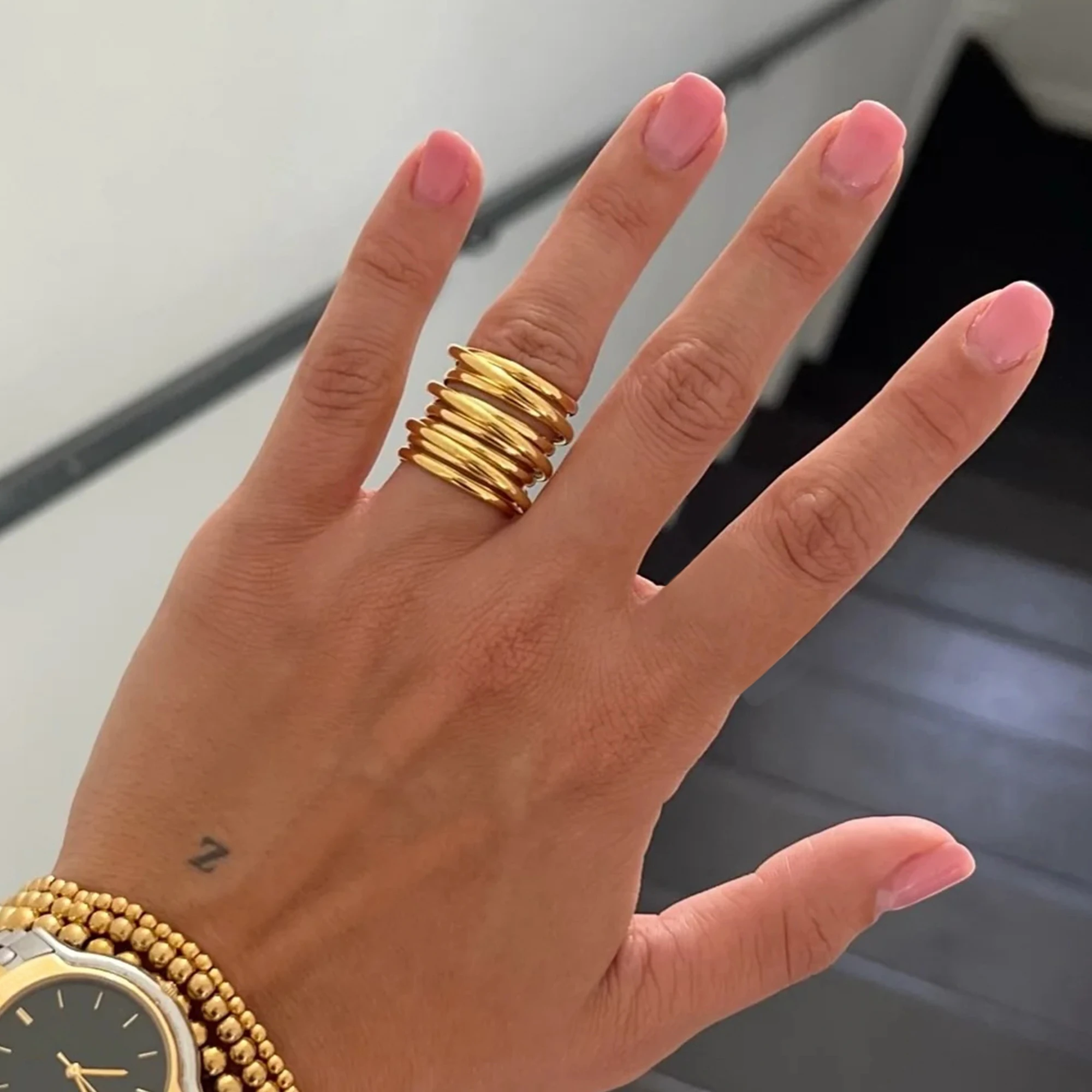 Çok Katmanlı Sarma Ekstra Geniş Abartılı Büküm Yüzükler Kadınlar için 18 k Altın Kaplama Paslanmaz Çelik Kararmaz Ücretsiz Su Geçirmez Takı